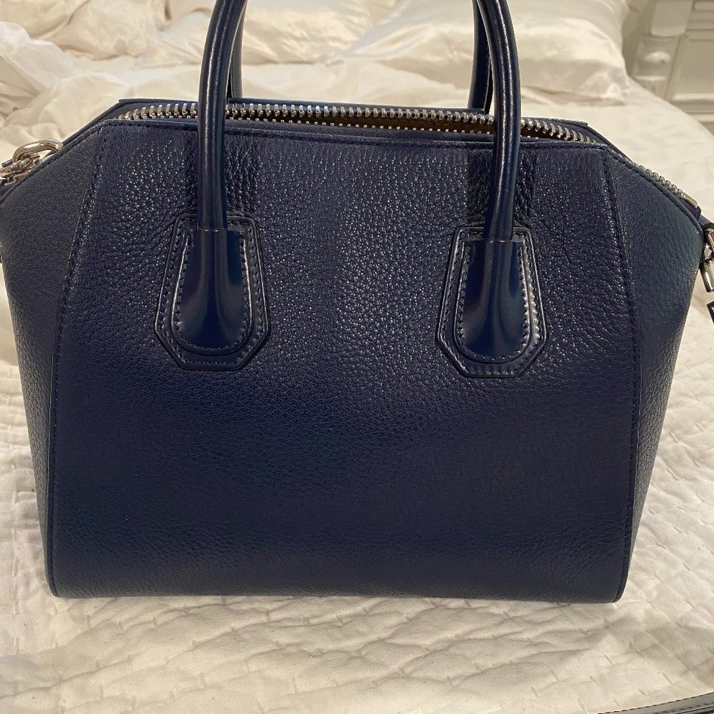 GIVENCHY NAVY SMALL ANTIGONA BAG MINT CONDITION - Picture 5 of 7